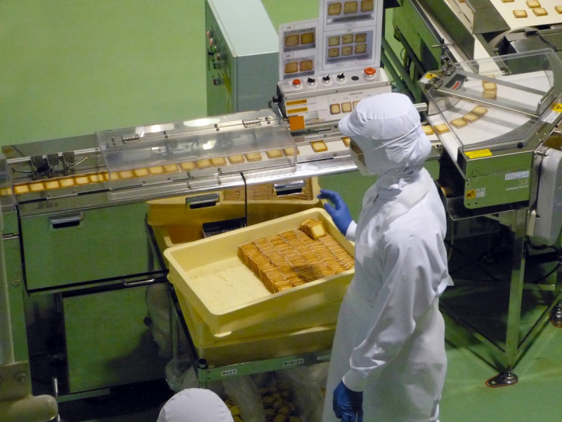 boutique-ST LAURENT DU VAR-min_japan_sapporo_chocolate_factory_label_packaging_cookie_machine_operator-961505